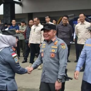 Bupati Musi Rawas Hj. Ratna Machmud Menghadiri Apel Akbar, Pengukuhan dan Deklarasi Satlinmas